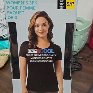 32 Degrees Cool Size S Black 3 Pack of Short Sleeve Scoop Neck T-shirts